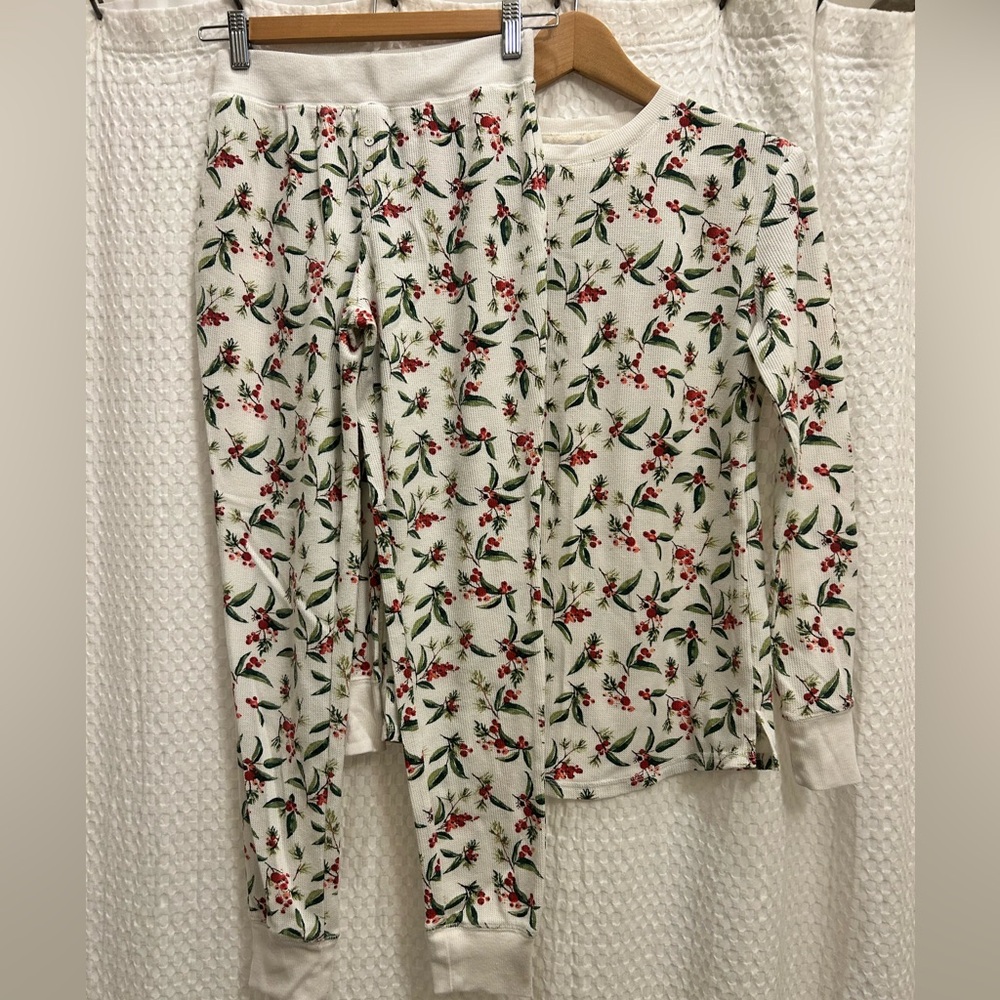 Stars Above Women’s Pajama Set - White with Red and Green Holly XS